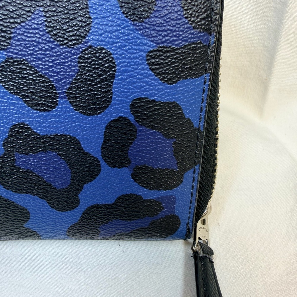 Coach Blue and Black Animal Leopard Print Wallet - Picture 5 of 11